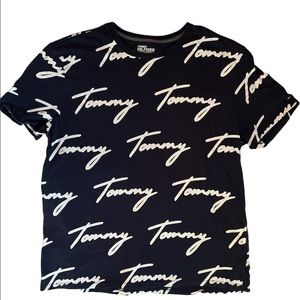 Mens Tommy Hilfiger size large Navy T-shirt